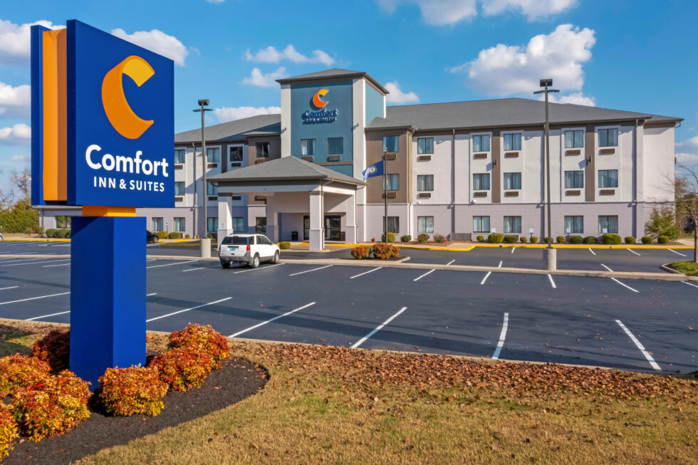 Comfort Inn And Suites Hotel Front